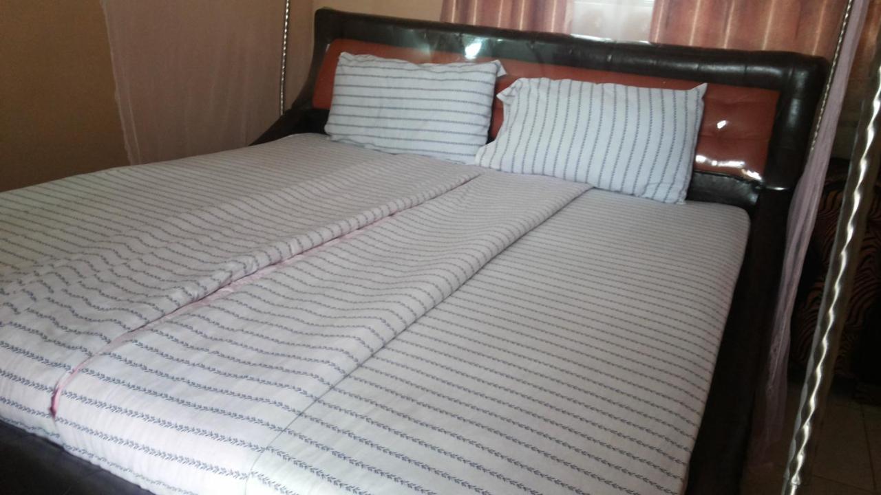 Rock Shadow Hotel Koboko 外观 照片