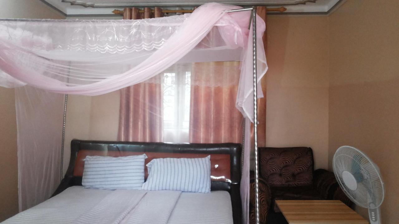 Rock Shadow Hotel Koboko 外观 照片